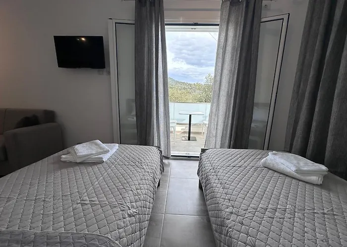 Melina Aparthotel 4*
