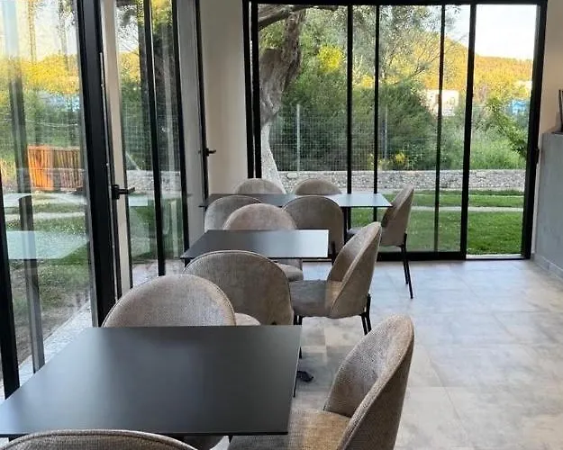 Melina Aparthotel Himarë