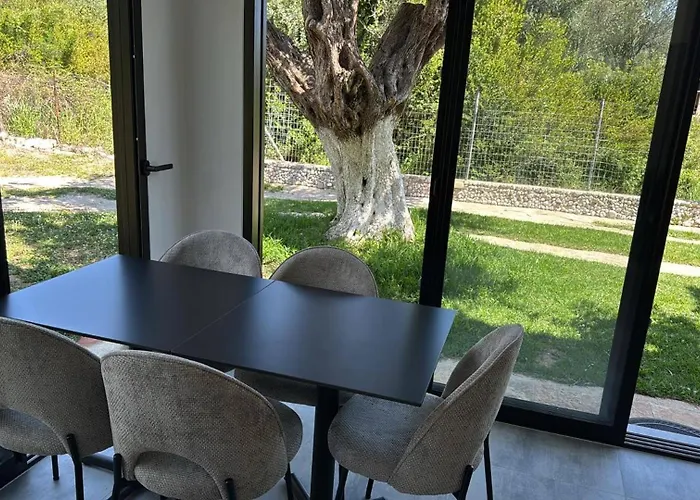 Melina Aparthotel Himarë