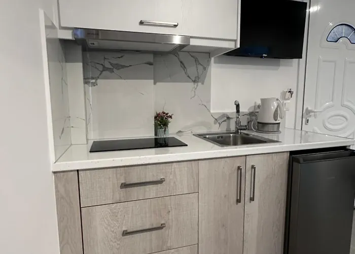 Melina Aparthotel 4*