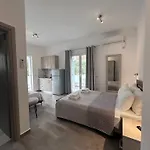 Melina Aparthotel 4*