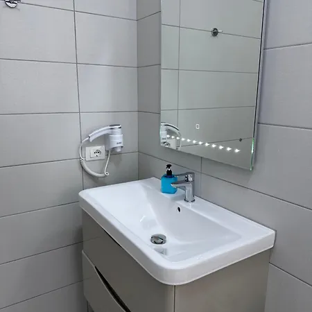 Aparthotel Melina Himare