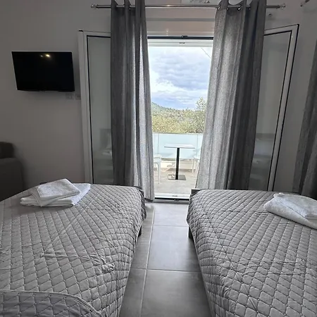 Melina Aparthotel 3*