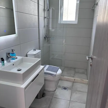 Aparthotel Melina Himare