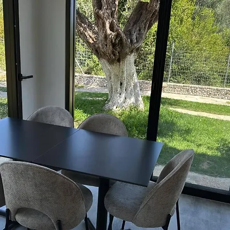 Melina Aparthotel Himare