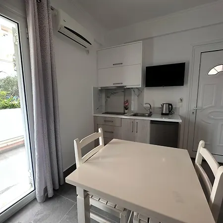 Melina Aparthotel